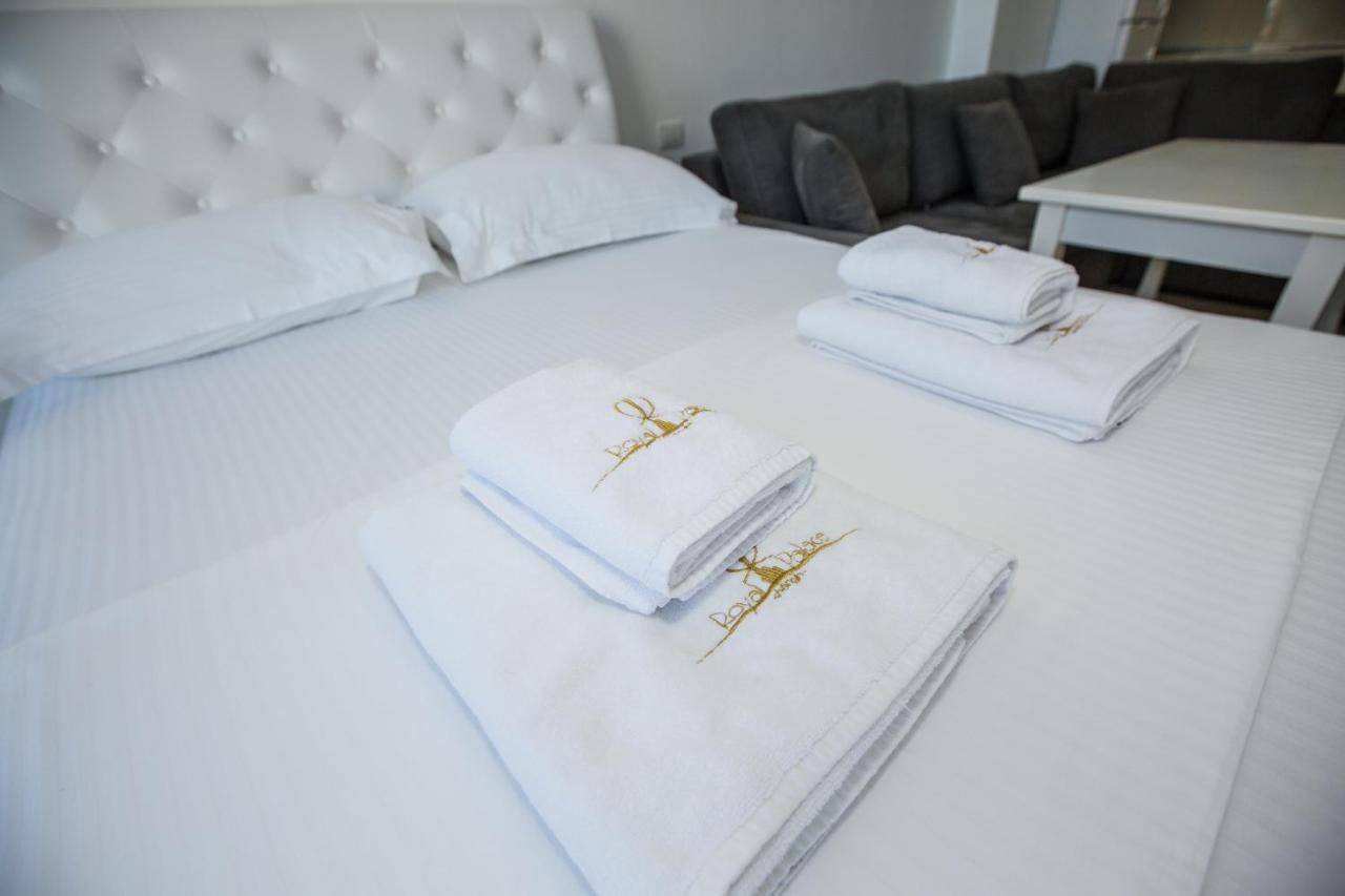 Royal Palace Aparthotel เลเจอ ภายนอก รูปภาพ