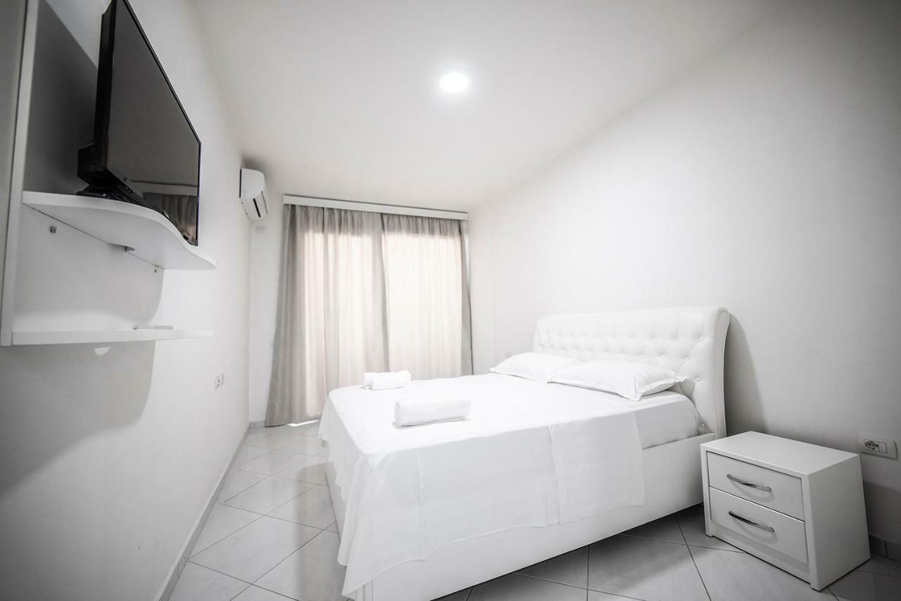 Royal Palace Aparthotel เลเจอ ภายนอก รูปภาพ