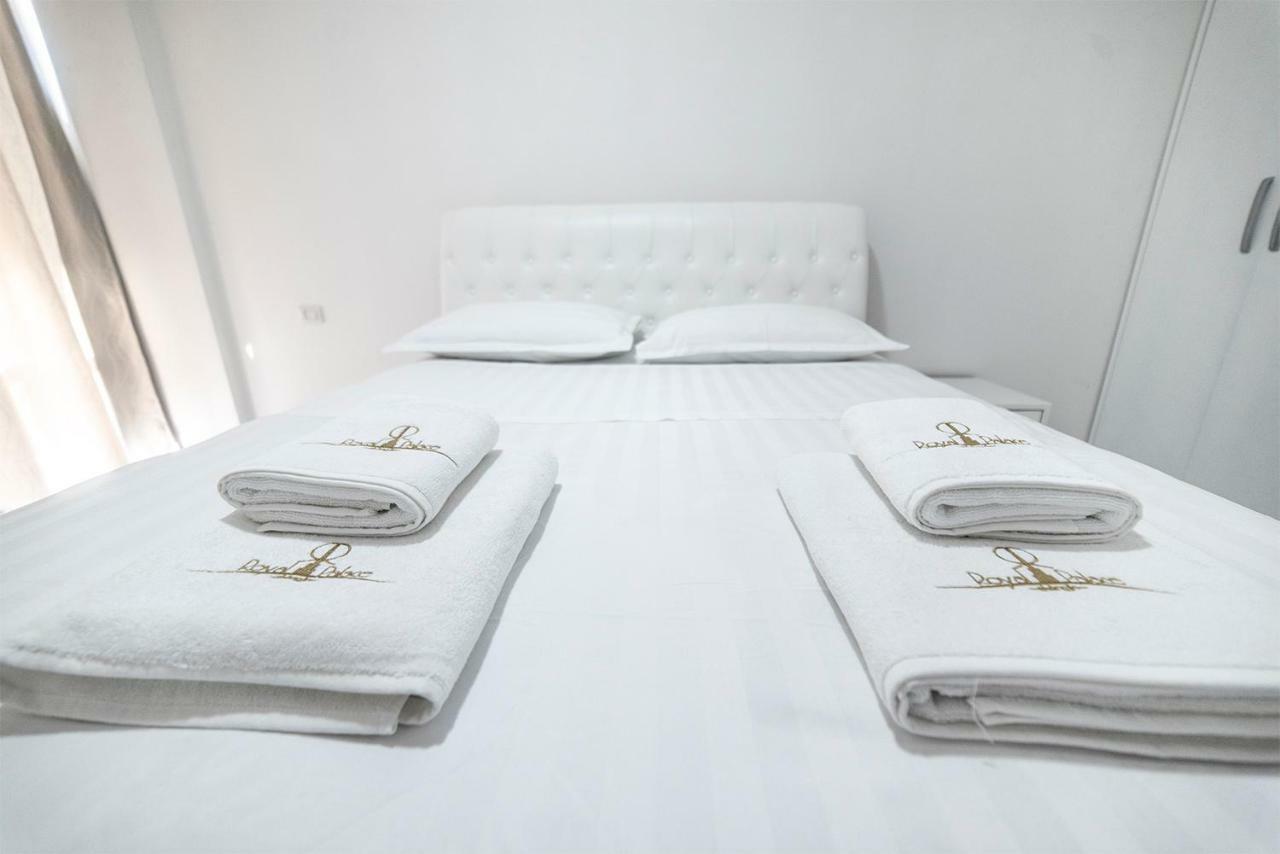 Royal Palace Aparthotel เลเจอ ภายนอก รูปภาพ